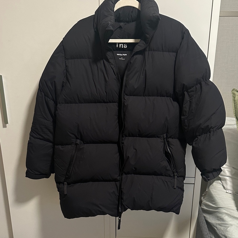 Aritzia Black Super Puff Mid